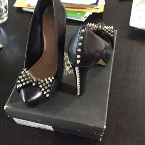 Brand new Vince Camuto black spike heel shoe